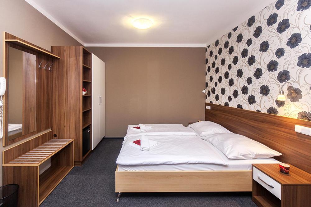 Arkada Hotel Bučovice Zewnętrze zdjęcie