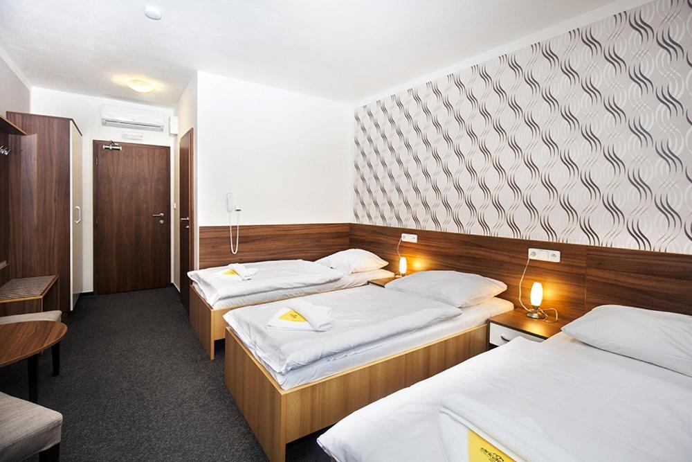 Arkada Hotel Bučovice Zewnętrze zdjęcie
