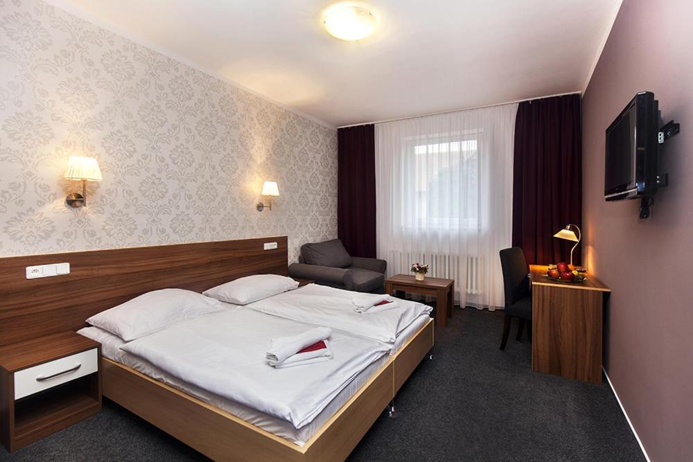 Arkada Hotel Bučovice Zewnętrze zdjęcie
