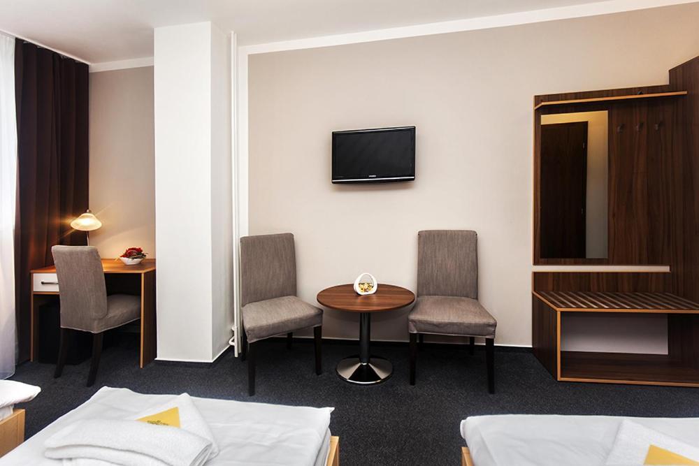 Arkada Hotel Bučovice Zewnętrze zdjęcie