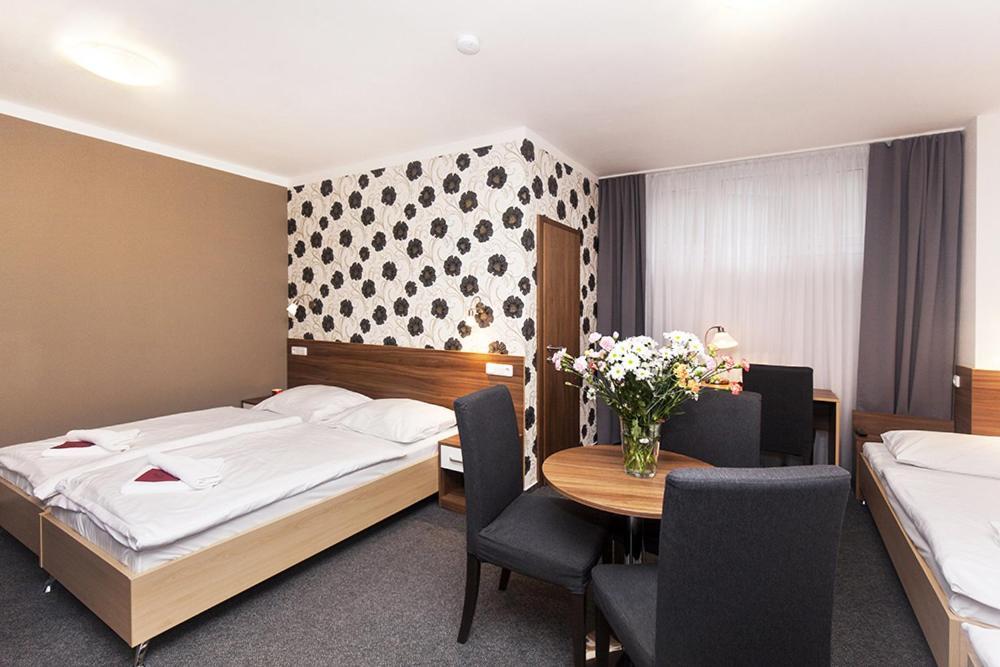 Arkada Hotel Bučovice Zewnętrze zdjęcie