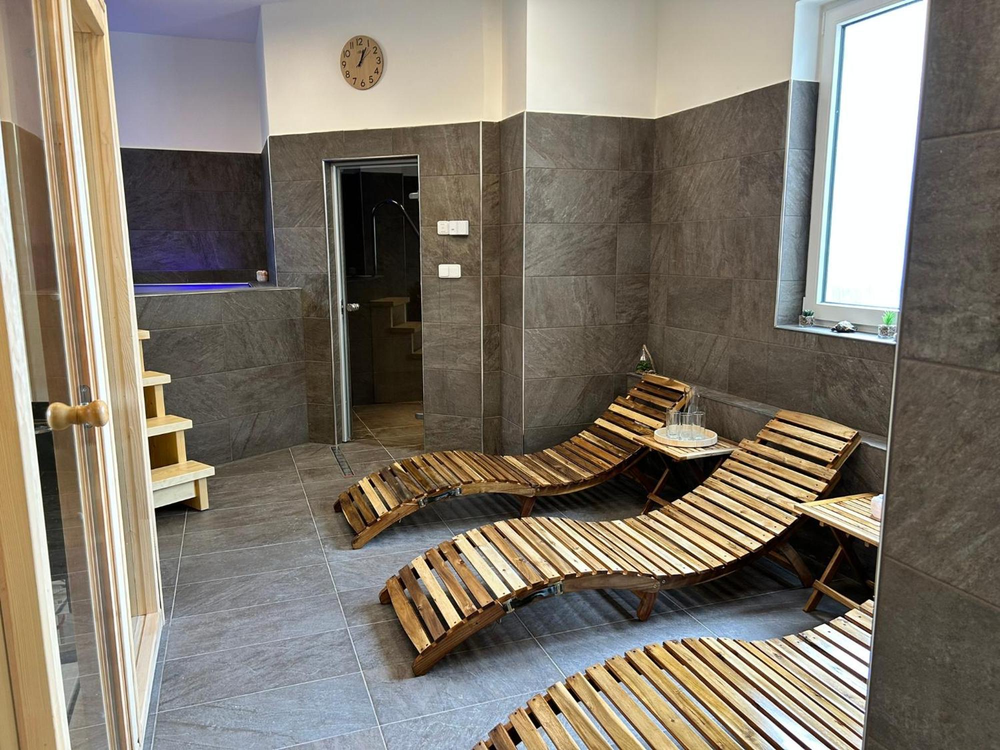 Arkada Hotel Bučovice Zewnętrze zdjęcie