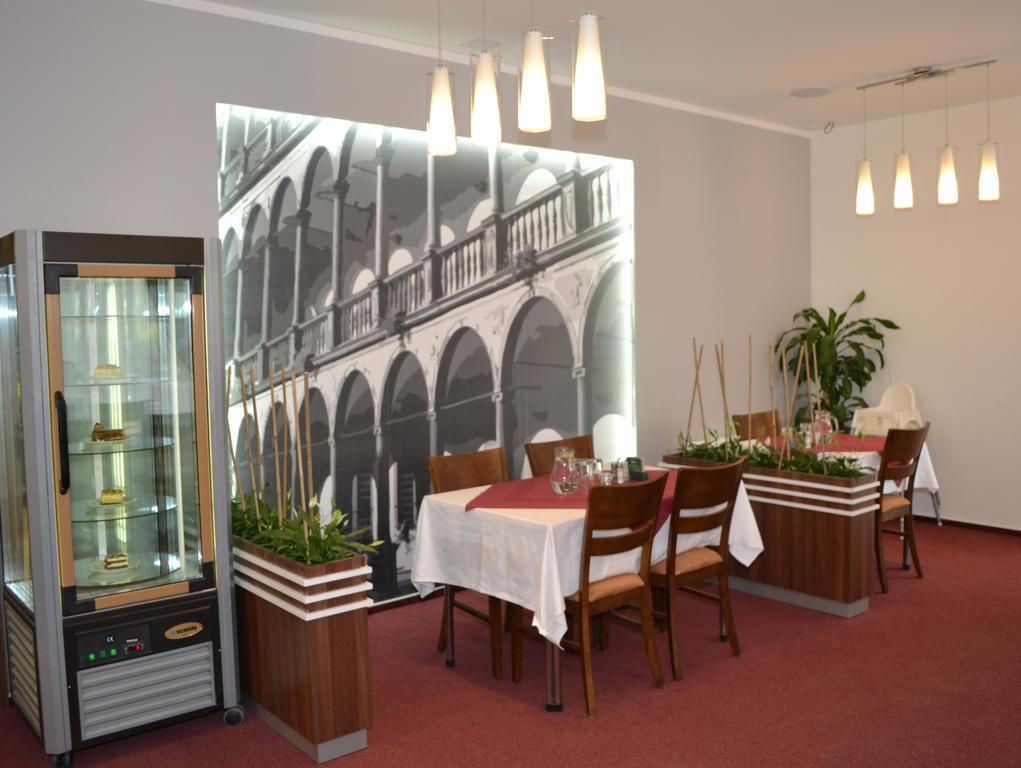 Arkada Hotel Bučovice Zewnętrze zdjęcie