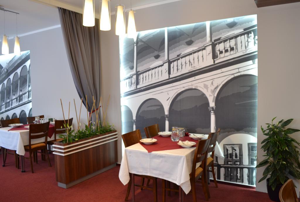 Arkada Hotel Bučovice Zewnętrze zdjęcie