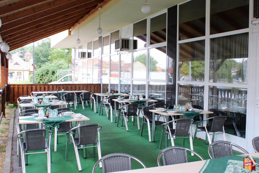 Arkada Hotel Bučovice Zewnętrze zdjęcie