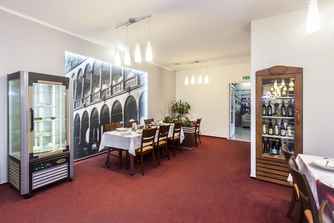 Arkada Hotel Bučovice Zewnętrze zdjęcie