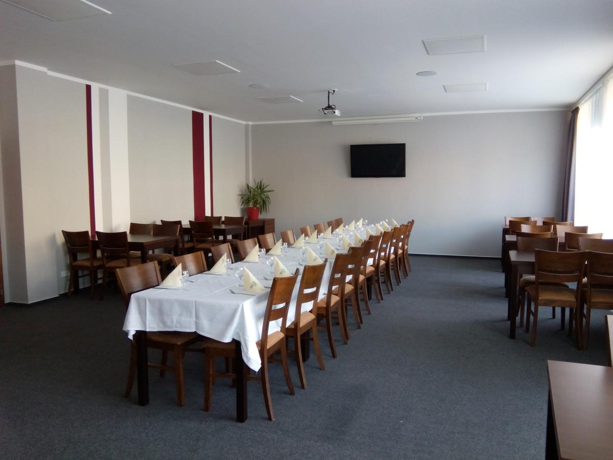 Arkada Hotel Bučovice Zewnętrze zdjęcie