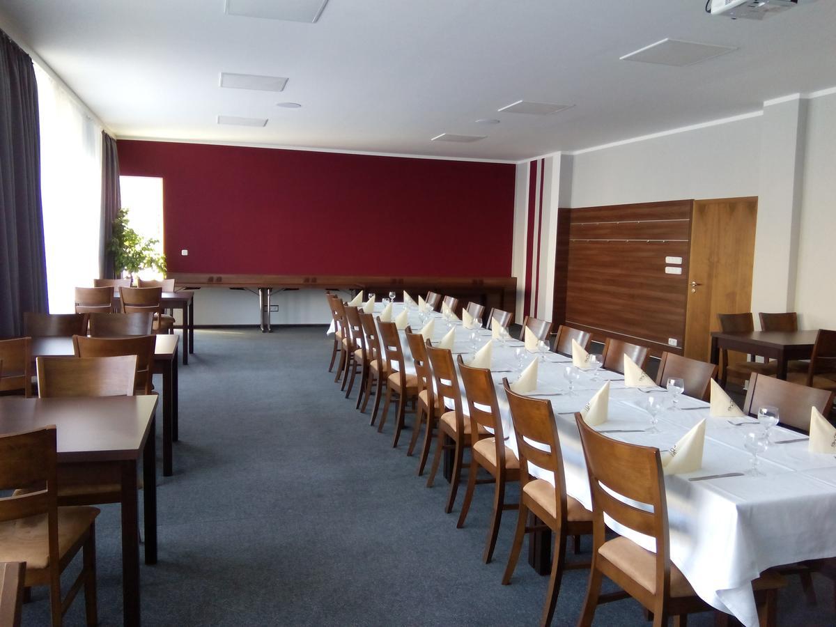 Arkada Hotel Bučovice Zewnętrze zdjęcie